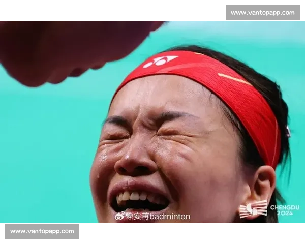 泪水与汗水交织，洲际电竞颁奖礼上的动人瞬间