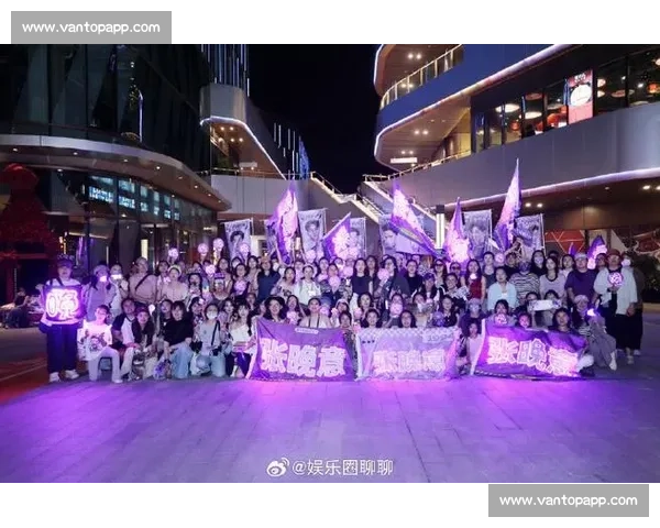 粉丝狂热！穿越火线电竞世界杯现场人山人海，应援声震天